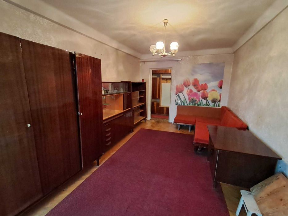 Продам роздільну 2К квартиру на Щербаківського, Нивки.