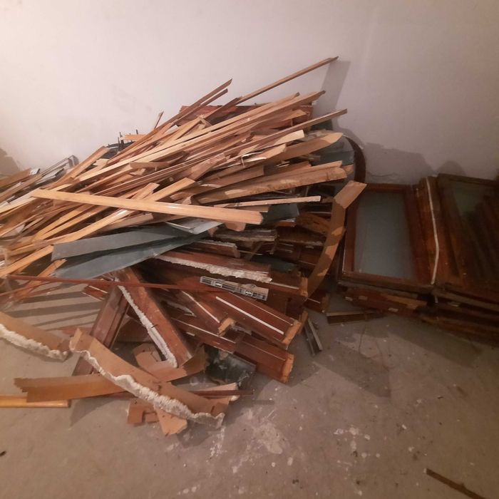 На Дрова деревяні дошки, безкоштовно, назбираємо цілу машину