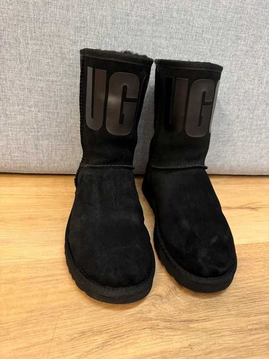 UGG Classic Short Ugg Rubber Logo 39 śniegowce damskie botki zimowe
