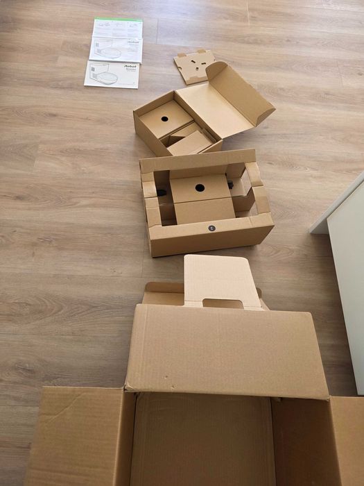 iRobot Roomba j7+ Aspirador Robot Base Auto-Esvaziamento - Bom Estado