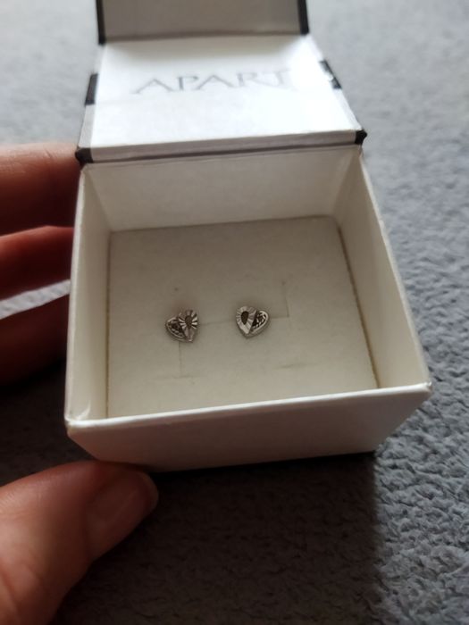 Srebrne kolczyki wkrętki w kształcie serduszek