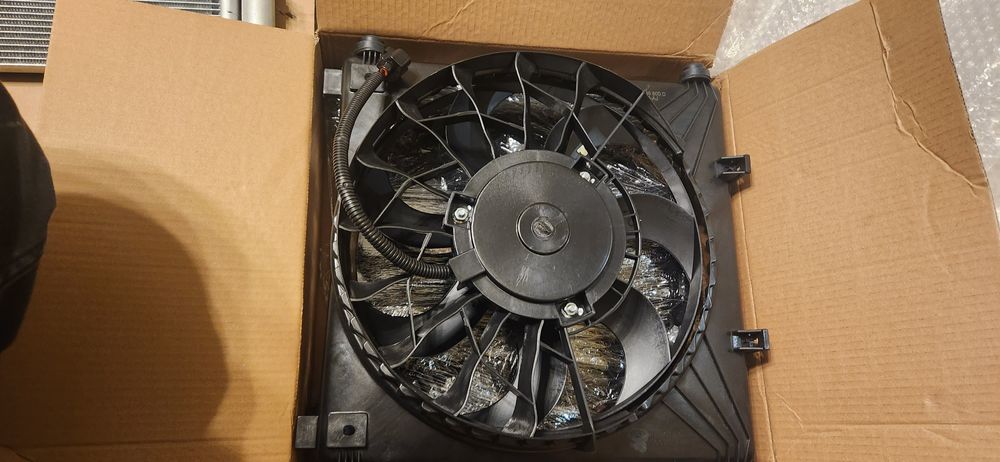 Tesla Model S 2012-2020 вентилятор правий лівий 6007614 6008358