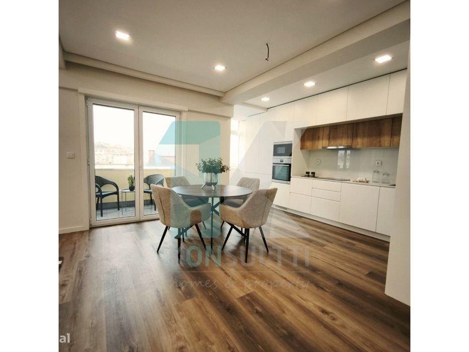 Apartamento T3 com varanda totalmente renovado e vista para o Monsa...