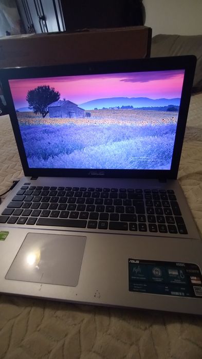 Vendo notebook Asus usado com a caixa . € 115,00