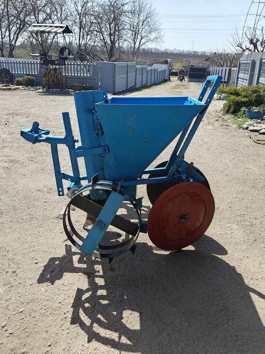 Картоплесаджалка  для мотоблока