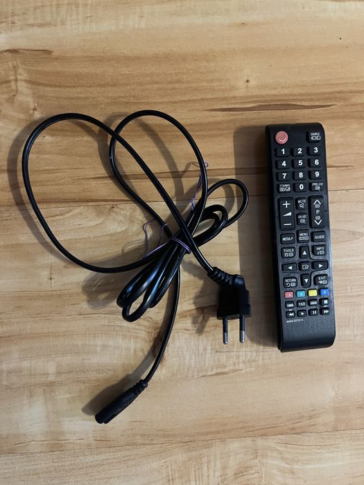 Telewizor Samsung + Dekoder DVB-T2 Skymaster + Uchwyt ścienny