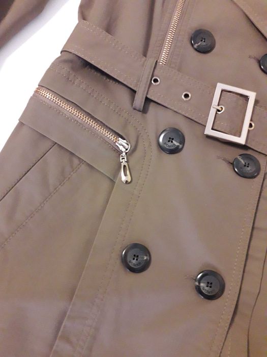 Gabardine/trench coat em bege escura (NOVA POR ESTREAR)
