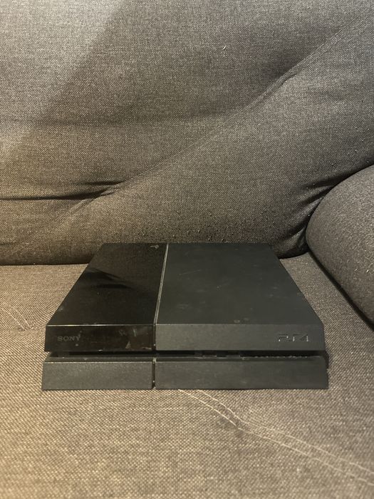Play 4 con um controlo e dois jogos