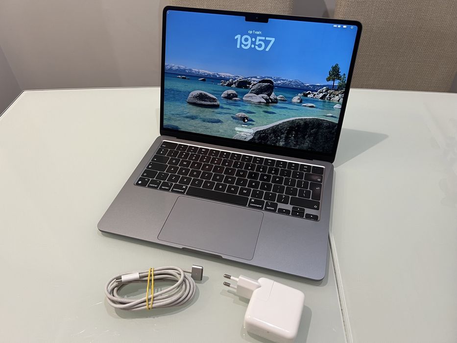 Ідеал MacBook Air 13.6 2022 M2 8 GB 256SSD A2681