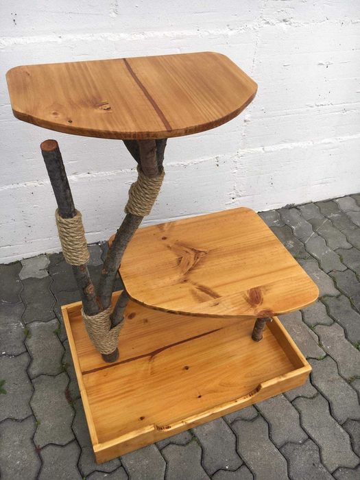 Arranhador para gato em madeira e corda