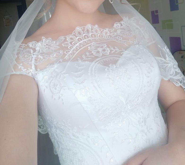 Весільна сукня біла