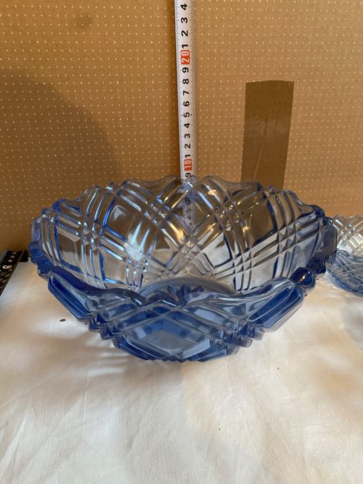 Niebieski zestaw mis i miseczek PRL szkło tłoczone