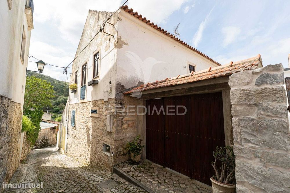 Casa Rústica T3 em Pedra com Vista Panorâmica para a Serra, situada...
