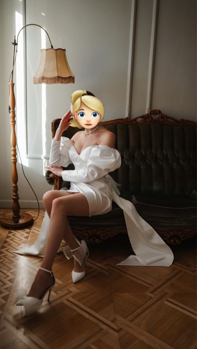 Сукня весільна в мінімалістичному стилі