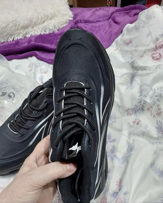 Продам кросовки, новые, с высокой подошвой