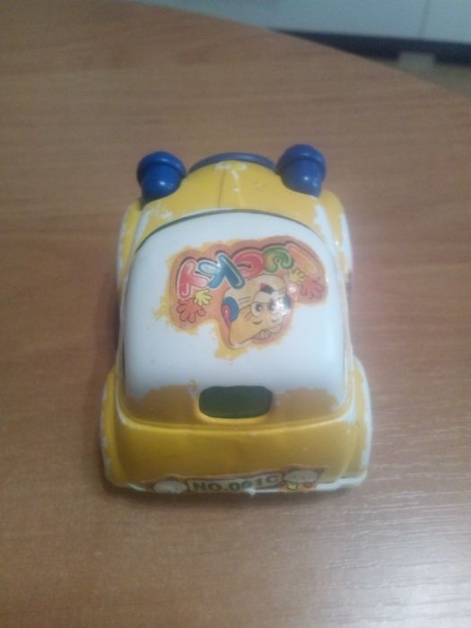 Маленькая машинка.
