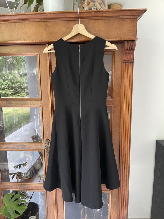 Czarna elegancka sukienka Reserved 36