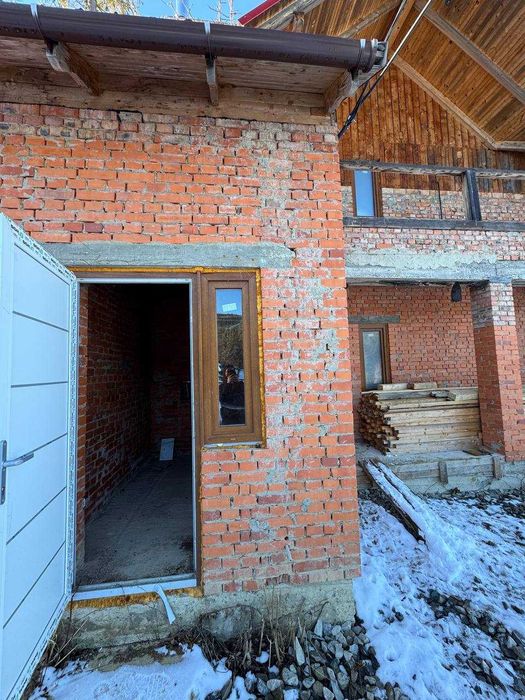 Карпати БУДИНОК з частковим ремонтом та комунікаціями в с. Микуличин