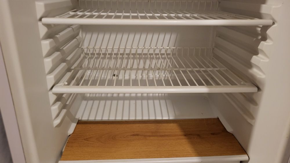 Lodówka mała z zamrażalnikiem