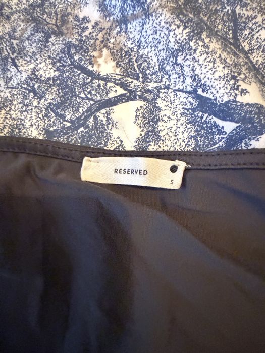 Сіре боді reserved