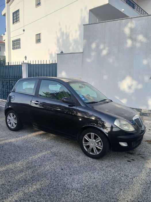 Carro Lancia Ypslon