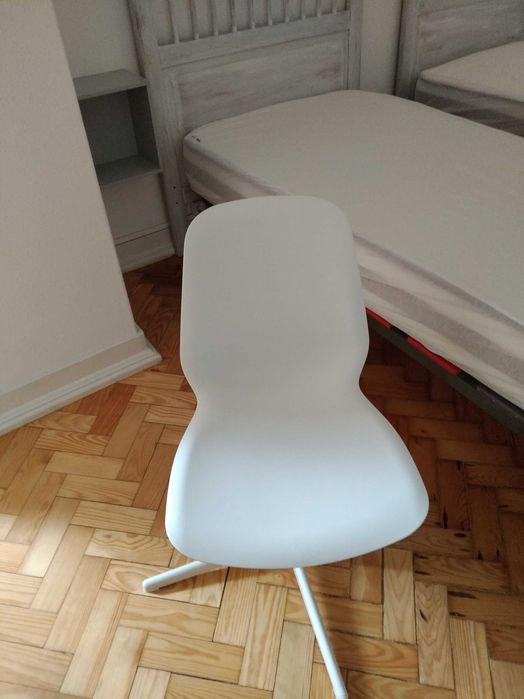 Secretária e cadeira de escritorio/casa