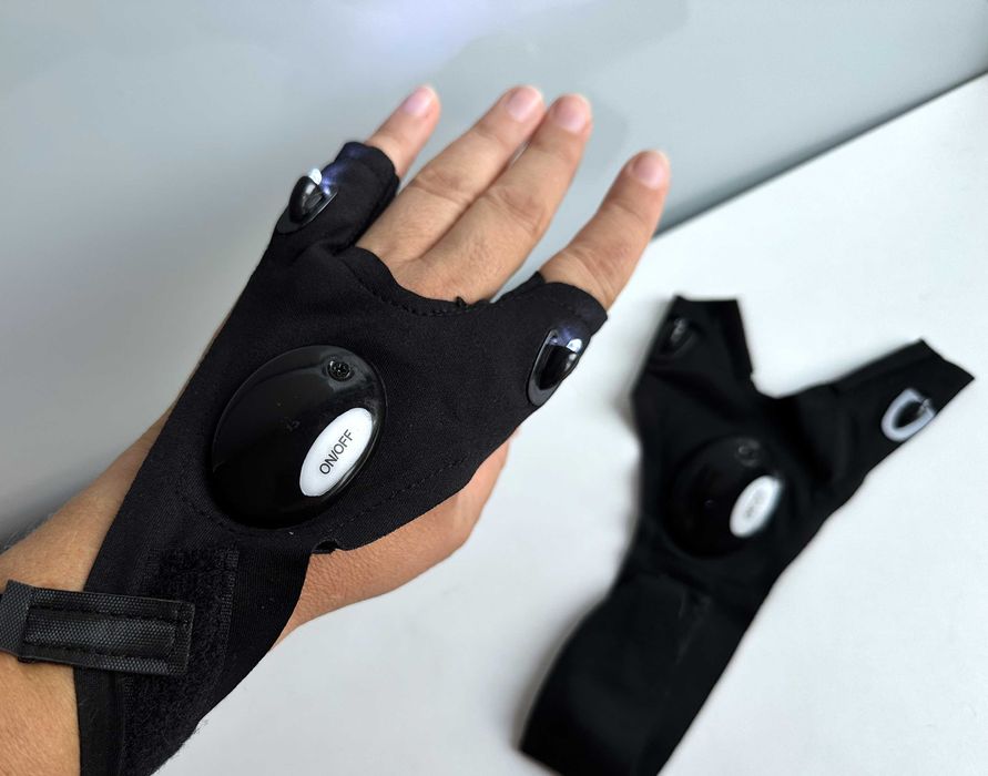 Рукавичка з підсвічуванням Atomic Beam Hand-Free Right Black.