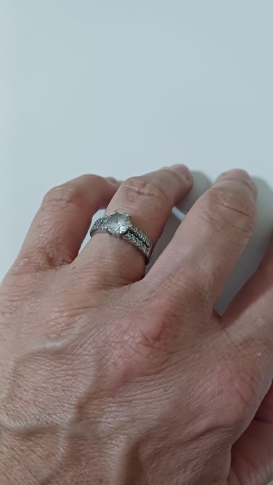 Anel solitario em prata novo