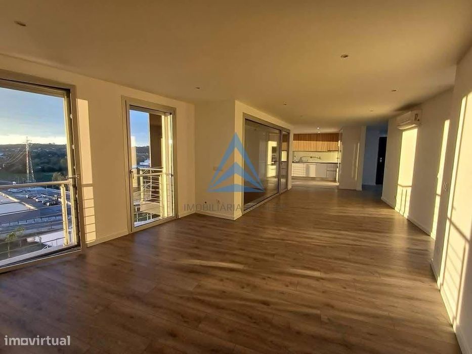 Apartamento T4 - Condomínio Fechado