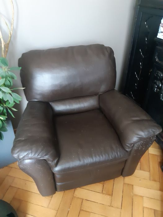 Fotel i puf z grubej solidnej skóry