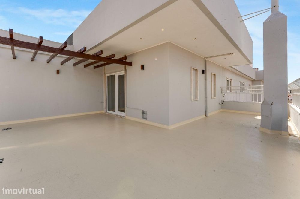 Penthouse T6 com Terraço de 131 m2 e Vista sobre Lisboa | Alvalade