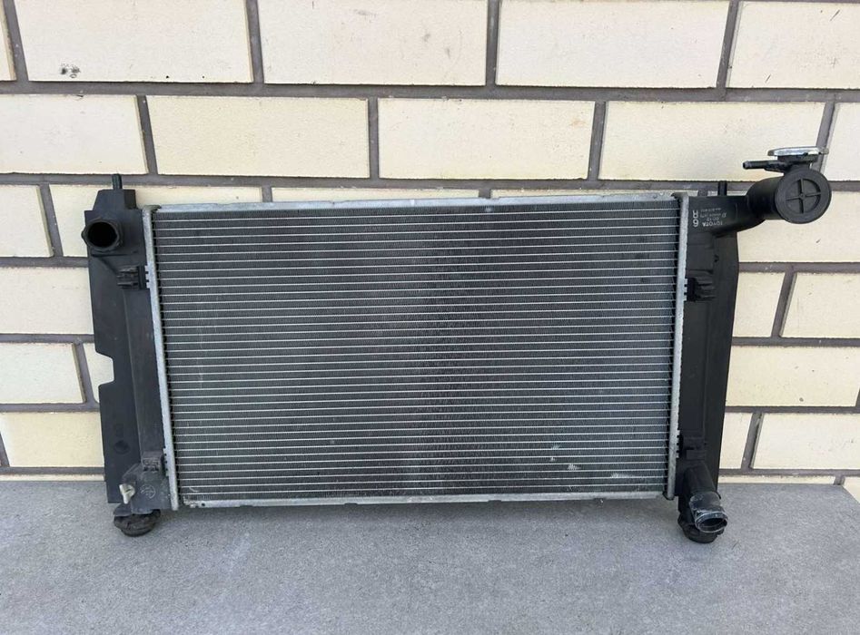 Радіатор охолодення Toyota Corolla Verso (2004-2009р.в) - 1.8L