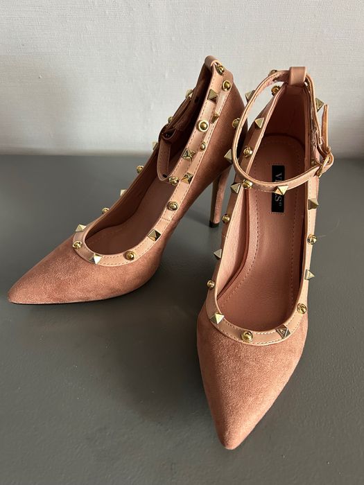 Туфлі на каблуку