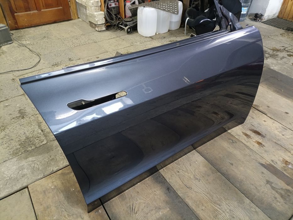 Двері передні праві Тесла 3