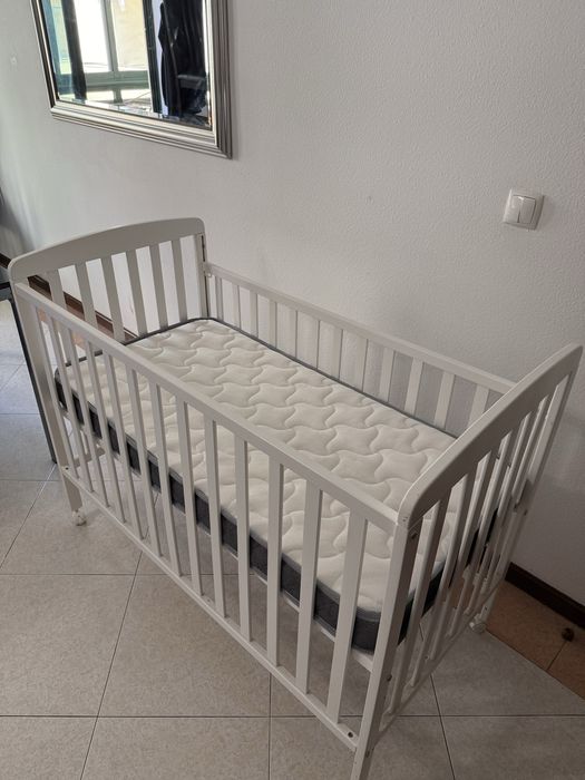 Berço com colchão