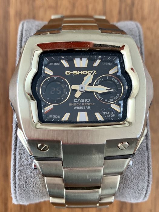 Casio G-Shock em metal dourado - ed limitada - G-011BD
