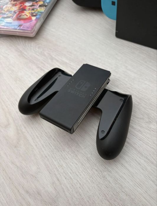 Nintendo Switch  + 2 jogos + bolsa transporte + Comando karts