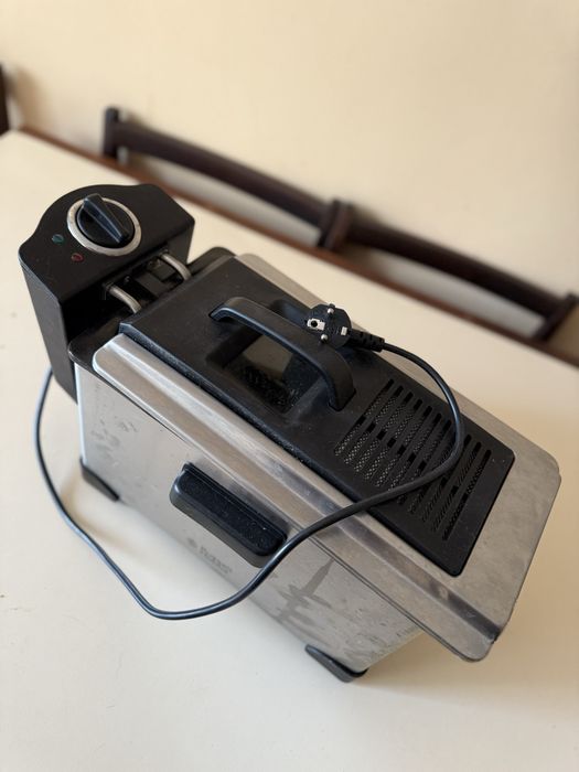 Фритюрница russell hobbs