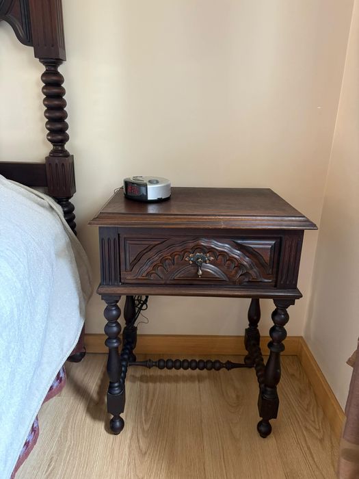 Cama em cerejeira