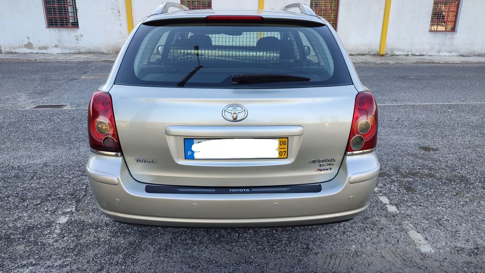Carrinha Toyota Avensis foto 2
