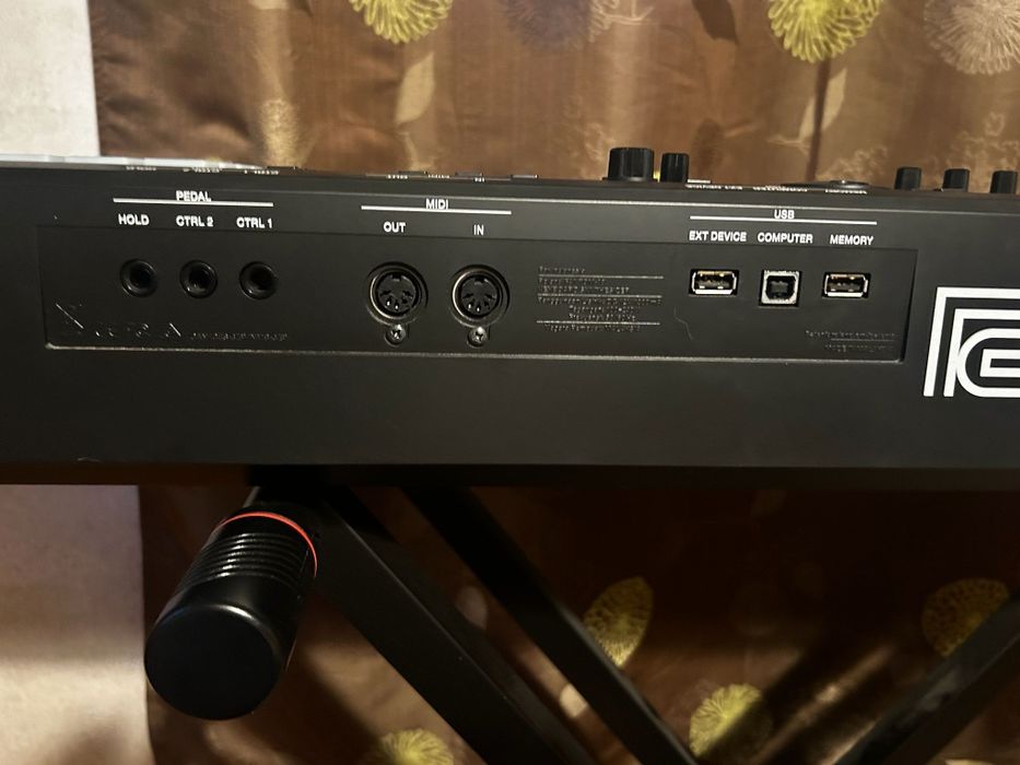 Piano/Sintetizador Roland FANTOM-08 com 88 Teclas Pesadas