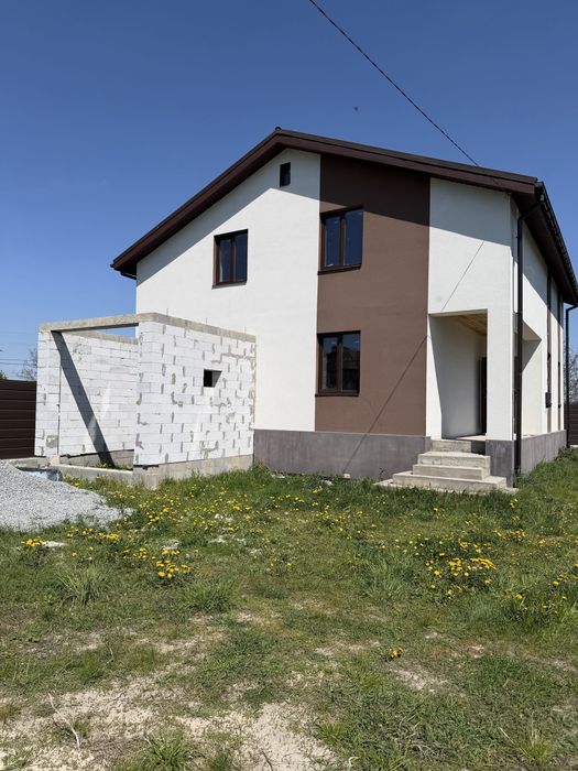 Пропонується просторий будинок площею 120 м², збудований у 2021 році з якісних матеріалів та з дотриманням усіх будівельних норм Терміновий продаж!!!