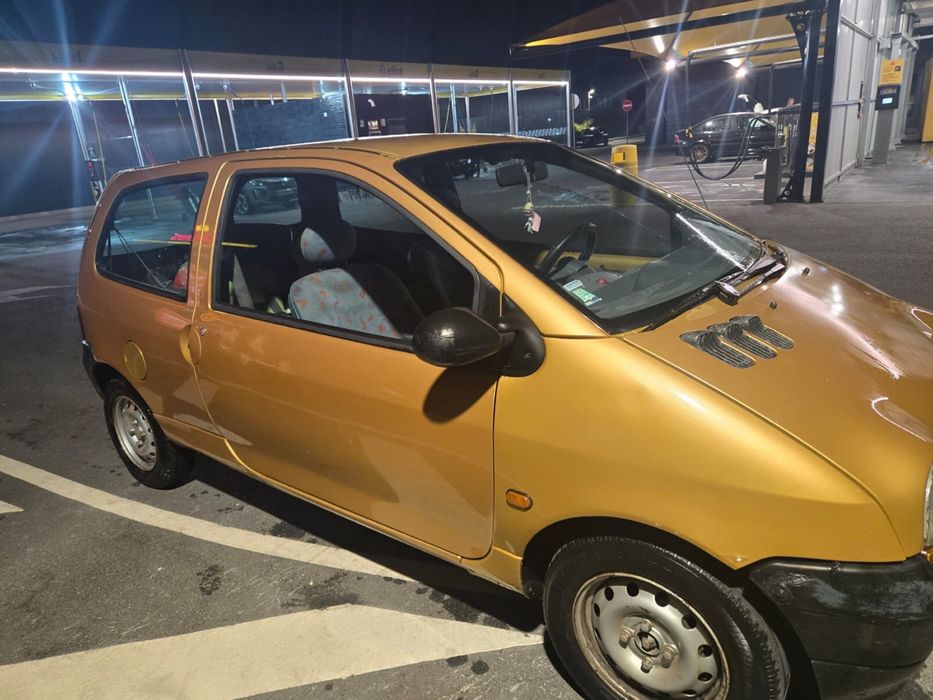 Renault Twingo poucos detalhes de uso do dia a dia .