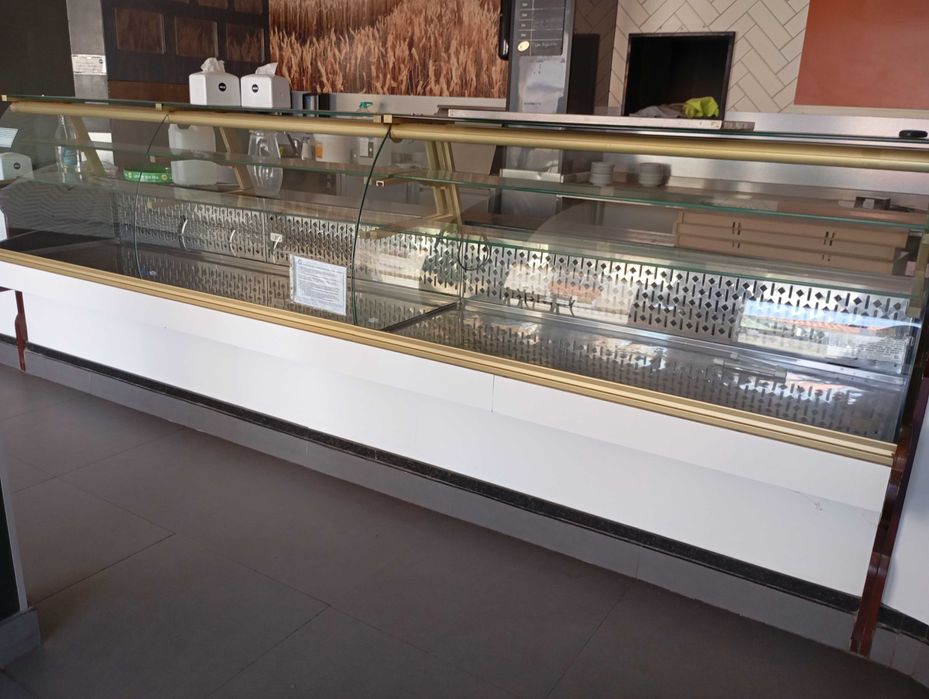 Vitrines refrigeradas e normais