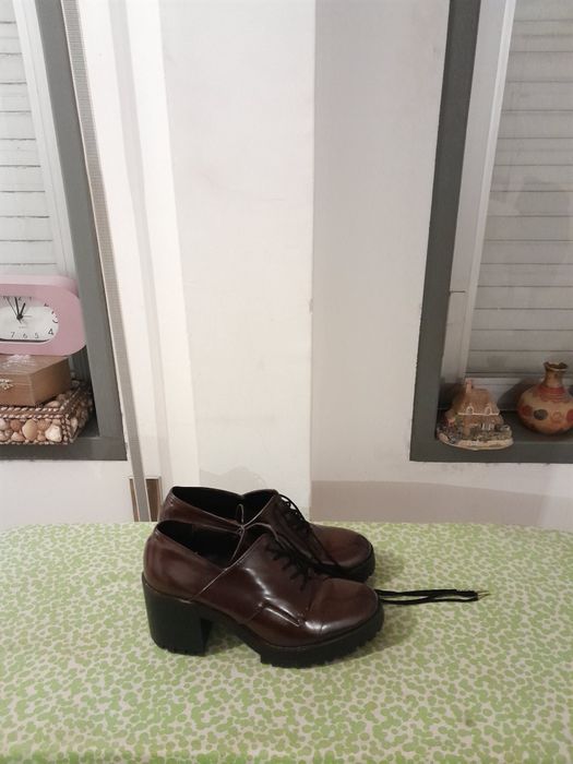 Vendo Sapatos de Senhora ZARA muito bonitos como novos