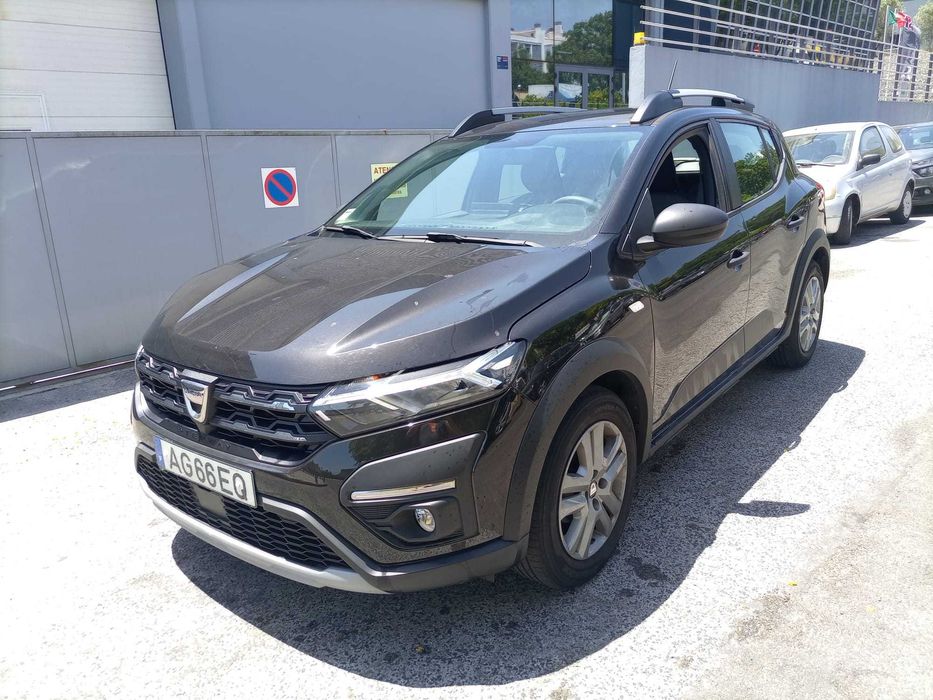 Sandero Stepway de 2021, usado como novo.