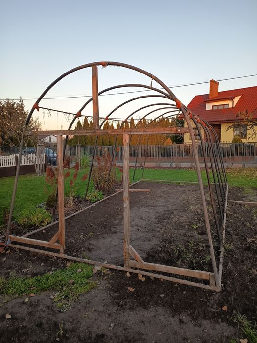 Sprzedam konstrukcję pod tunel do pomidorów