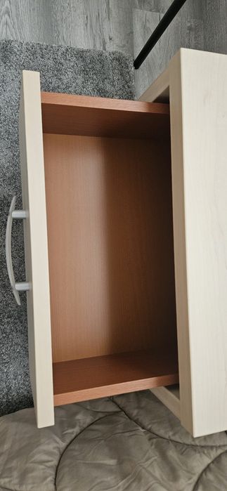 Quarto de solteiro em excelente estado