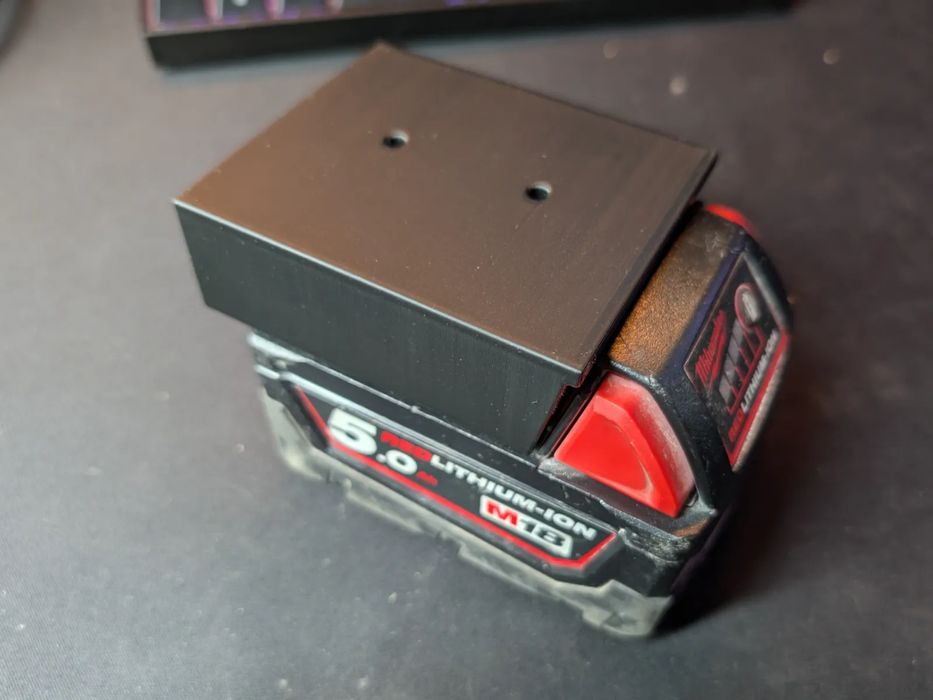 Suporte Baterias (Compativel com Milwaukee M18)