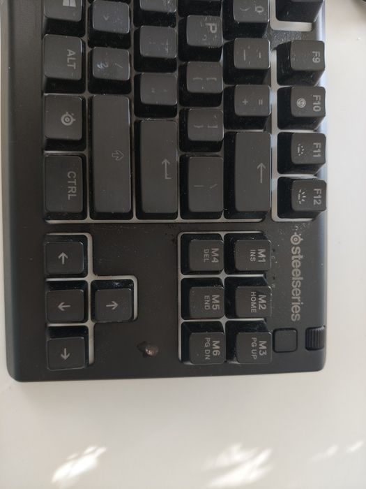 klawiatura SteelSeries Apex 3 TKL w kolorze czarnym.